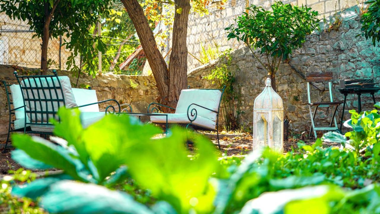 Charming Two-Bed Apartment Orange Garden Sutivan Buitenkant foto