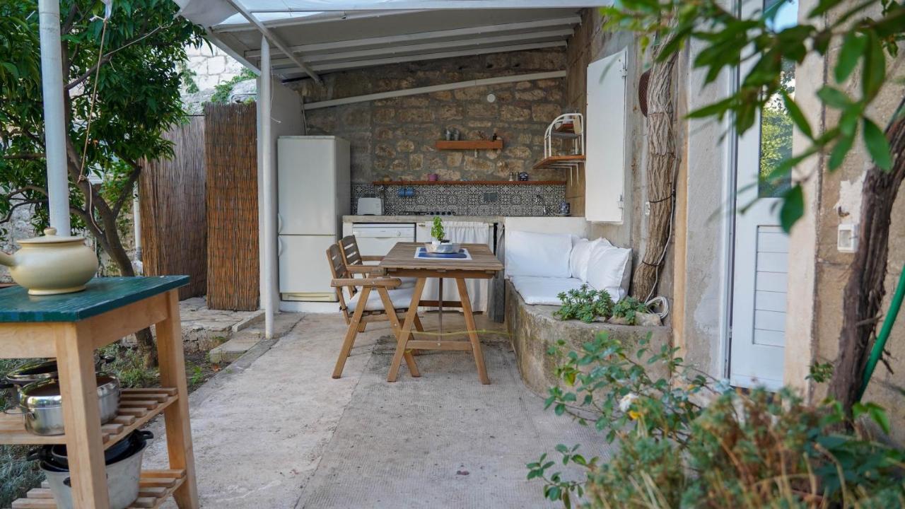 Charming Two-Bed Apartment Orange Garden Sutivan Buitenkant foto