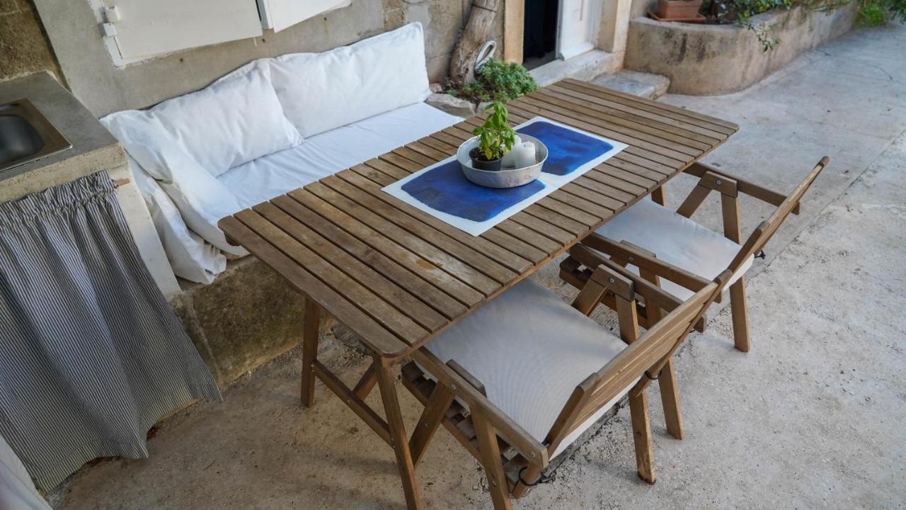 Charming Two-Bed Apartment Orange Garden Sutivan Buitenkant foto